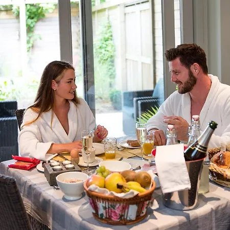 לינה וארוחת בוקר Salus Wellness 4*